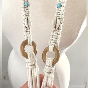 Boho Macrame Belt with Cowrie Shells, Turquoise & Wooden Rings – Cream